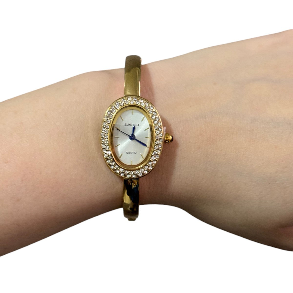 Reloj Oval de Circonias