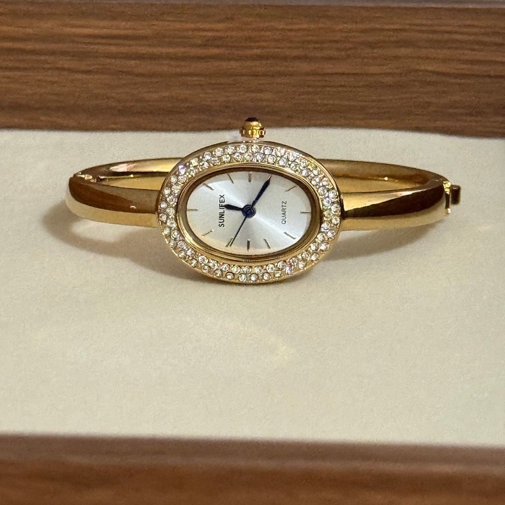 Reloj Oval de Circonias